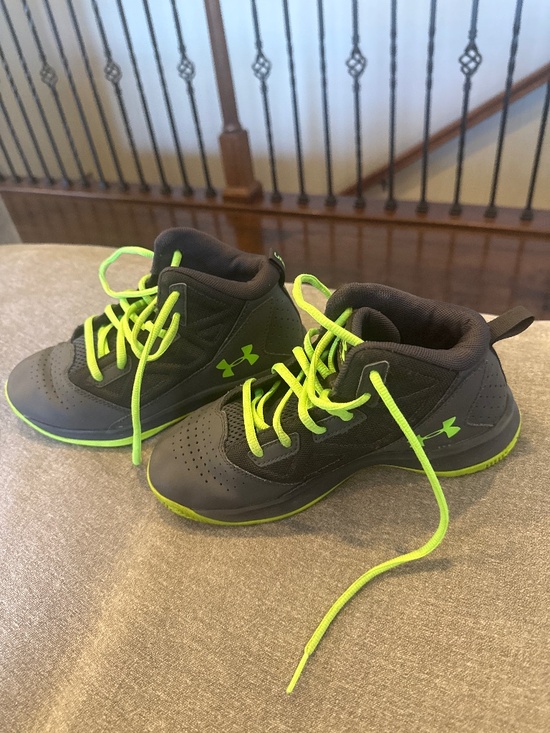 Under Armour kids’/youth athletic shoe - Picture 1 of 4